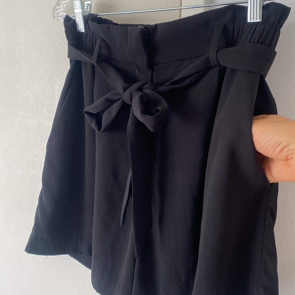 Like new! DRESSY PAPERBAG BLACK SHORTS BY H&M SIZE 4 - Picture 5 of 9